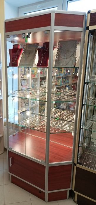 Gablota szklana podświetlana