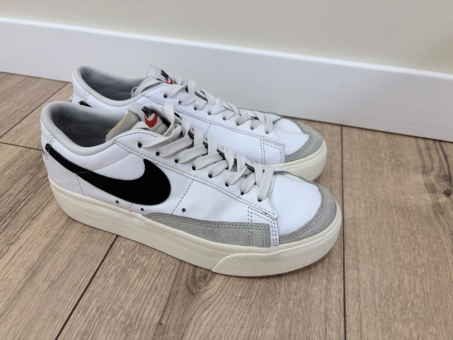 Кросівки Nike жіночі