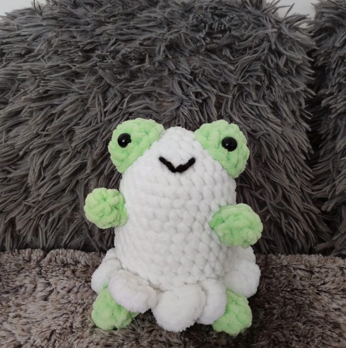 Piękna maskotka ręcznie zrobiona na szydełku
