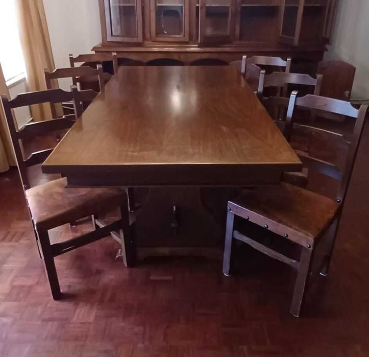 Conjunto de Mesa de Sala com 6 cadeiras Madeira e Pele
