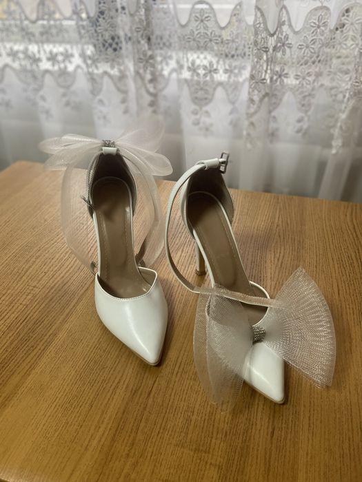 Туфли свадебные белые с бантами 37 размер
