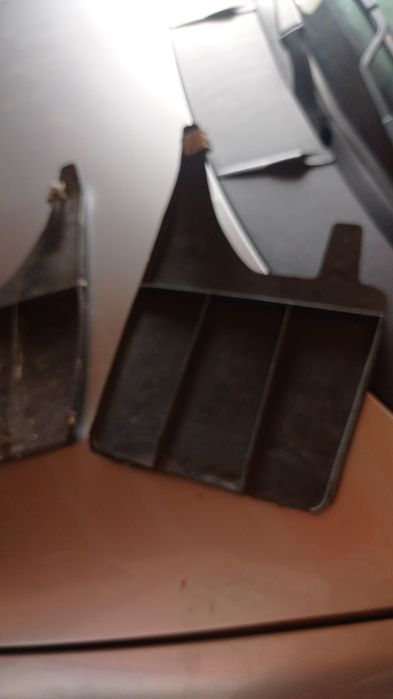 Um par de palas para carro