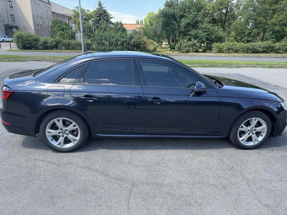Продам автомобіль Audi A4 2018