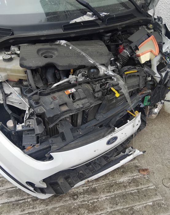 Vendo dois ford fiestas vI 1.5 tdci um de 2013 outro de 2015 acidentado salvado