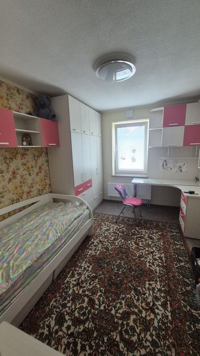 Детская комната - кровать, Тумбочка,  зеркало,  полка, 2 шкафа, стол с надстройкой!
