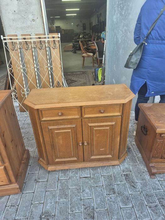 Prosta szafka dębowa