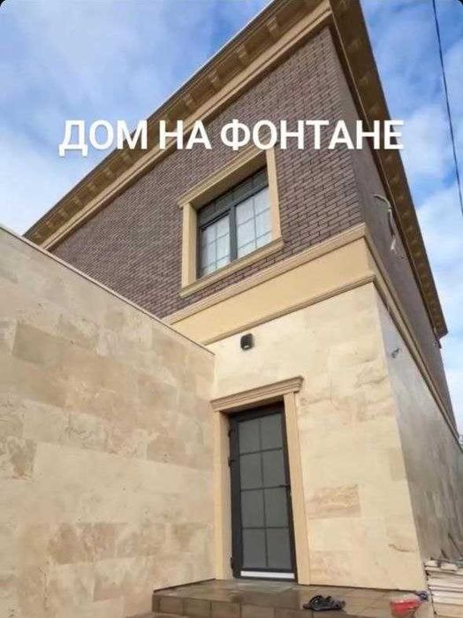 Новий гарний будинок на вулиці Толбухіна. Дорогий приватний сектор.