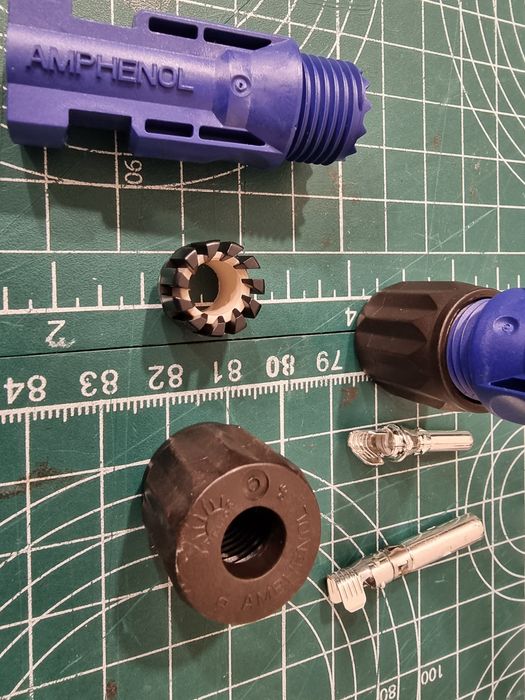 Вилка и розетка AMPHENOL® (аналогично Devalan)