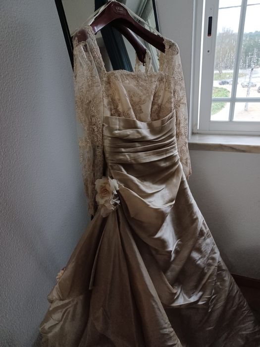 Vestido de noiva mais véu