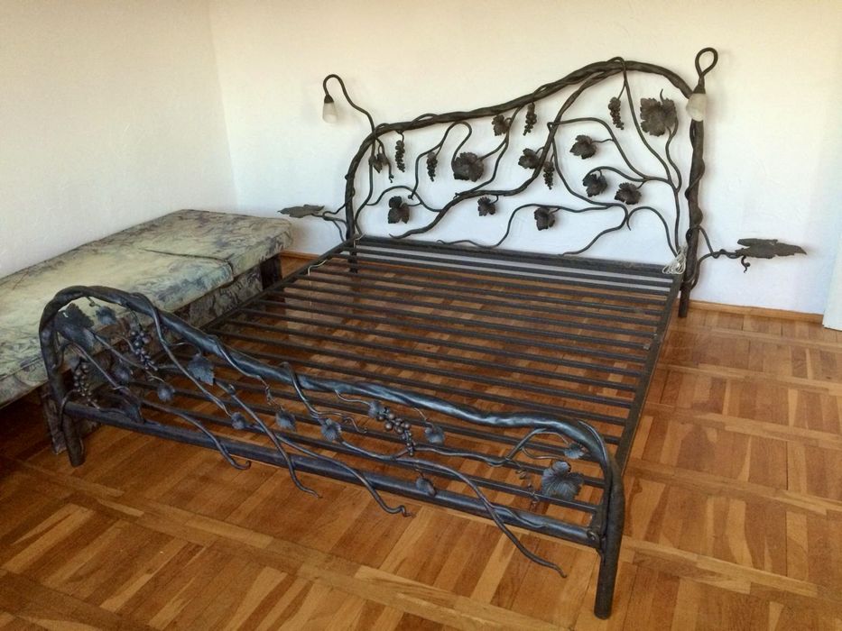 Unikatowe łóżko kute ręcznie + karnisz | winorośl | komplet na zamówienie 180x200