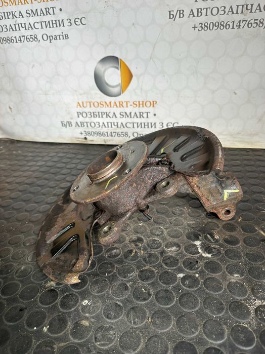 Цапфа кулак ліва Smart Fortwo 451 2007-2014