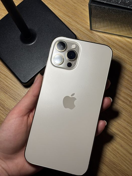 iPhone 12 Pro Max • 256 GB • włącza się • uszkodzony wyswietlacz