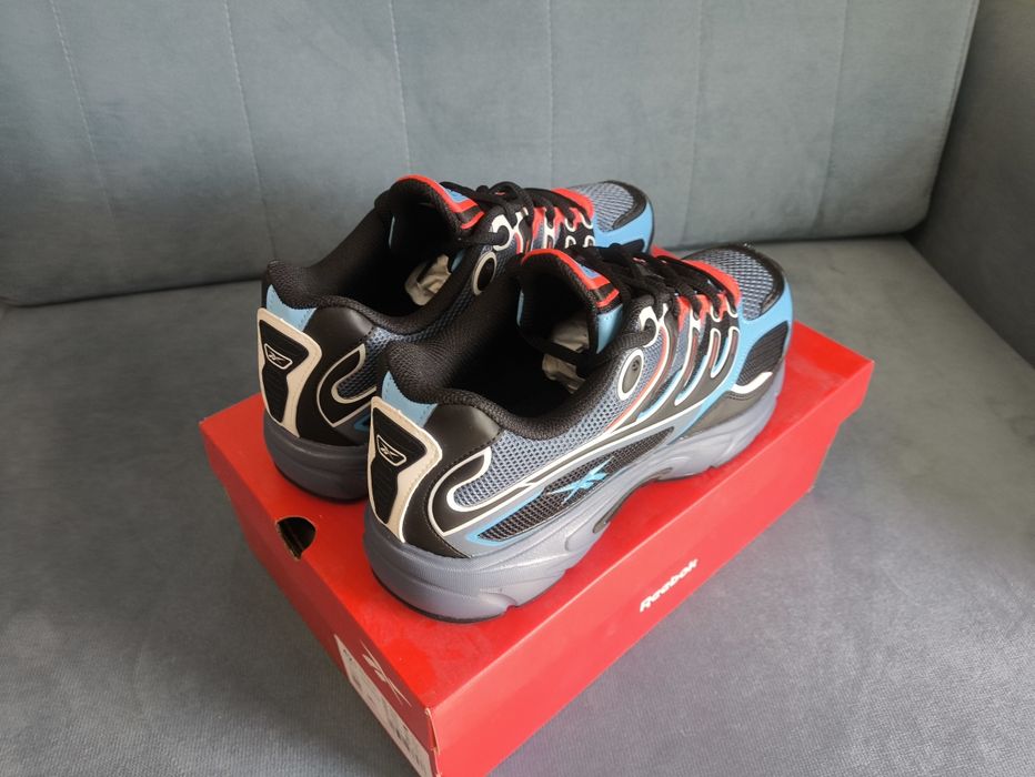 Nowe buty sportowe Reebok Eoss- Premier Road Control rozmiar 42,5
