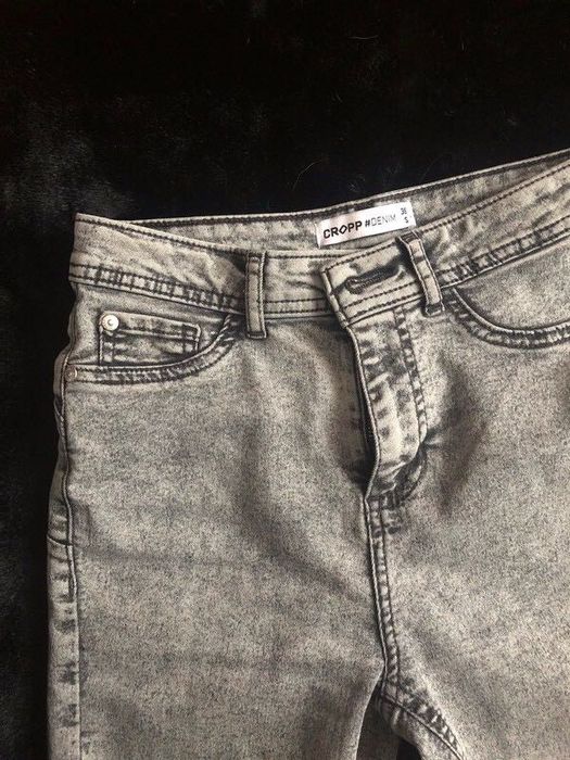 Szare jeansy cropp