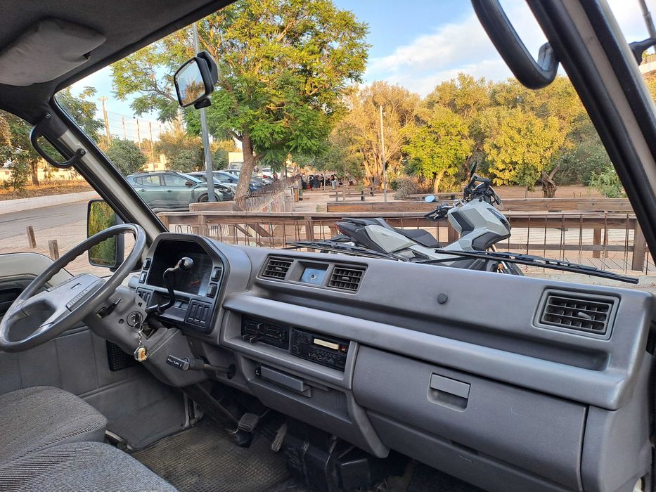 Isuzu Midi 2.2 diesel Nacional c/apenas 156.000 Km.