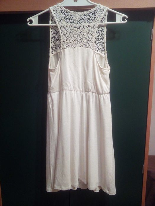 sukienka H&M MAMA koronka S kremowa