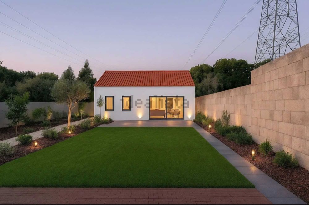 Terreno murado com Casa T1 e poço, a 30 min de Santarém