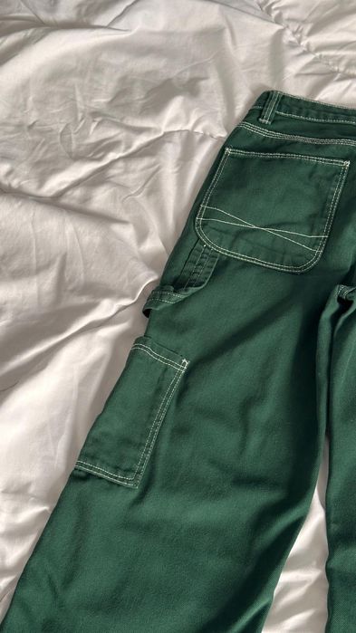 Zielone jeansy straight