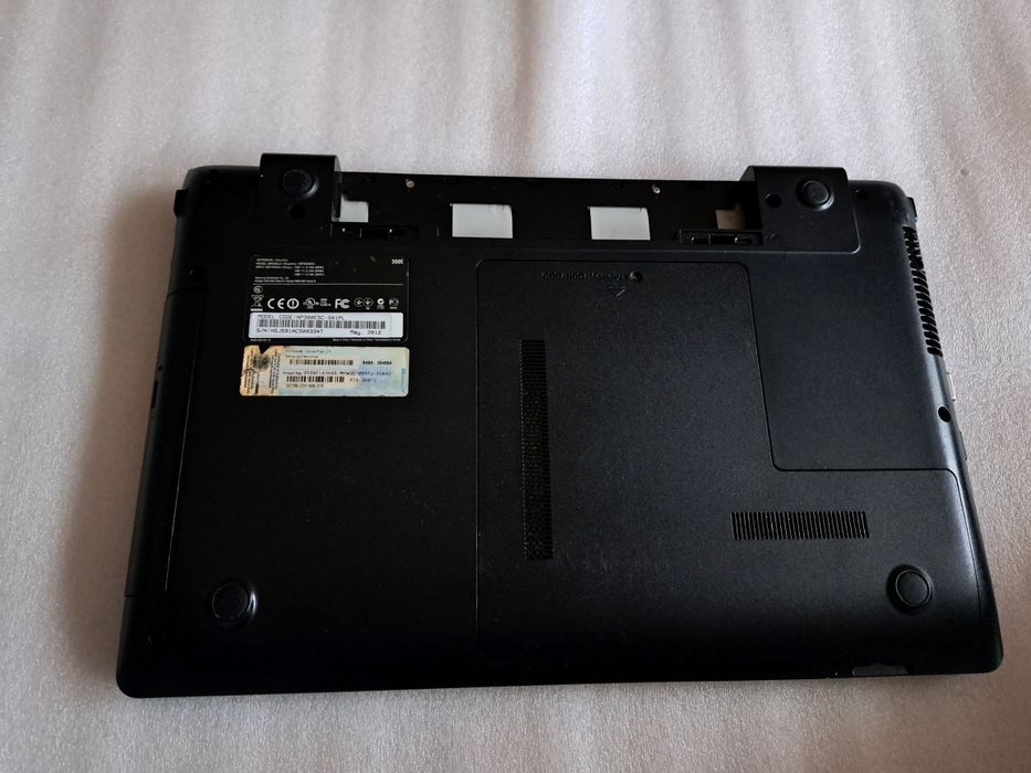 Samsung  NP 300. Core i5.  Grafika NVIDIA GeForce GT 620M.