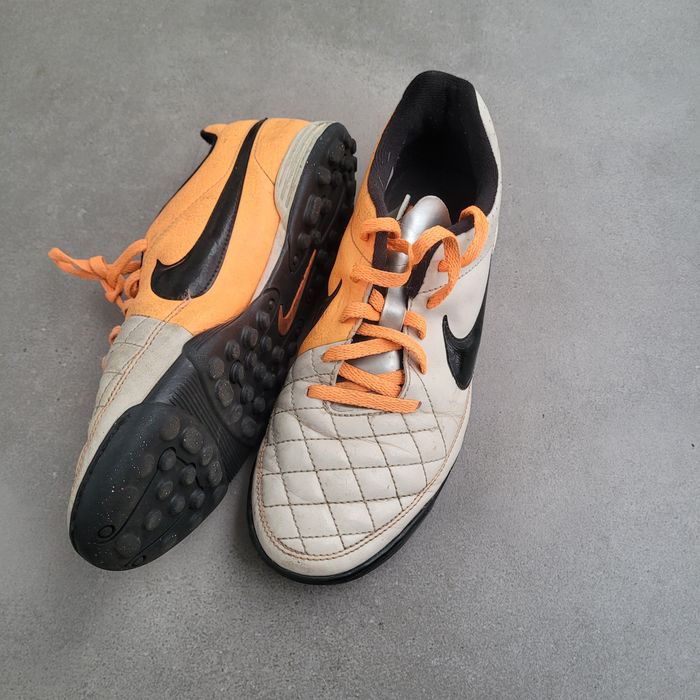 Buty sportowe typu turf do biegania do piłki