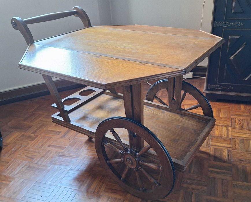 Carrinho de chá em madeira