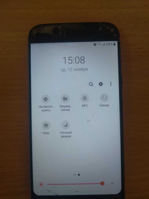 Samsung galaxy J530 2/16 NFC робочий, на запчастини, битий дисплей