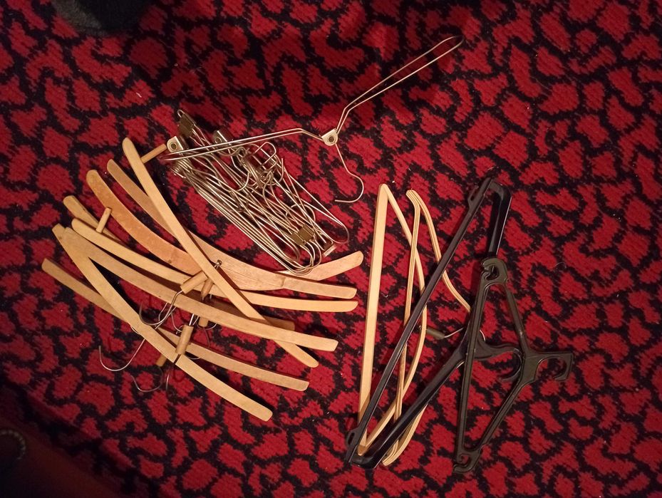 вешалки плечики деревянные.железные