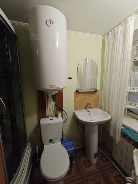 Здам в довгострокову оренду 2 поверх приватного будинку.