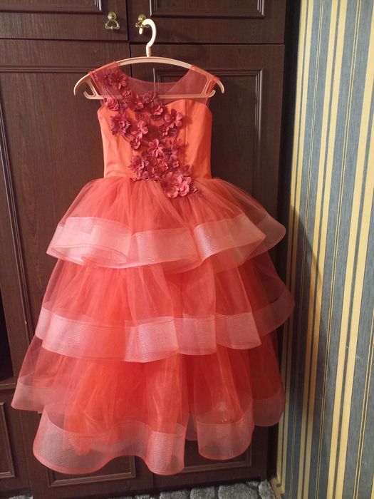 Пишнасвяткова сукня для дівчинки