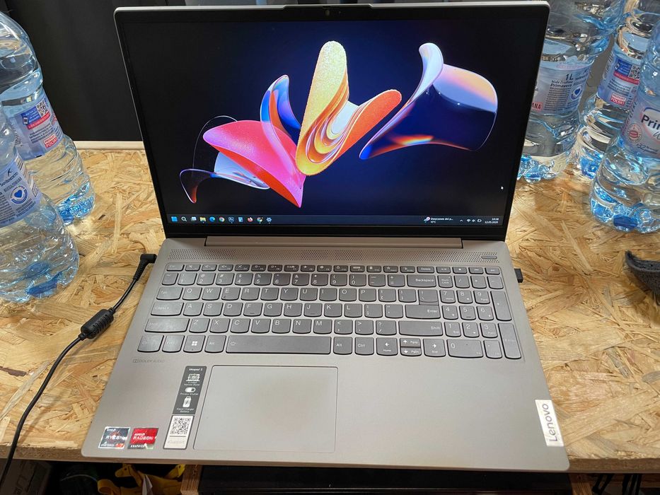 Lenovo IdeaPad 5 Slim 15,6" Ryzen 7 5700U / 16 GB RAM / SSD 512 GB – Stan bardzo dobry