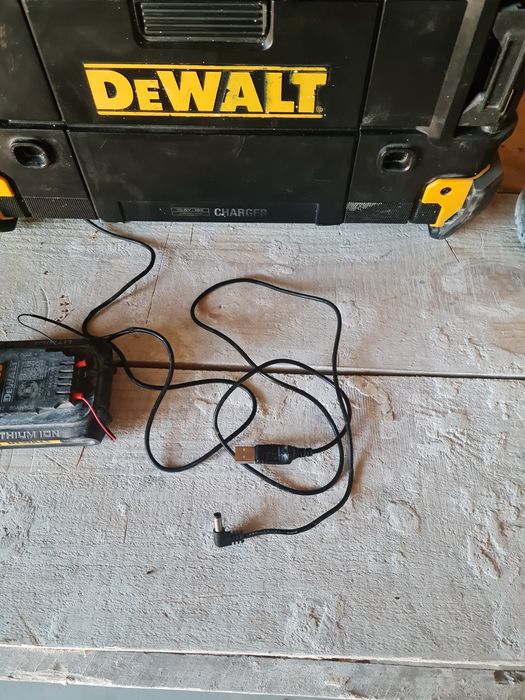 Радіо колонка dewalt