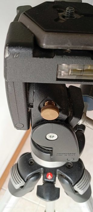 Tripé Manfrotto 055D + Cabeça