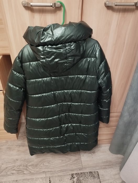 Kurtka zielona z połyskiem, taliowana
