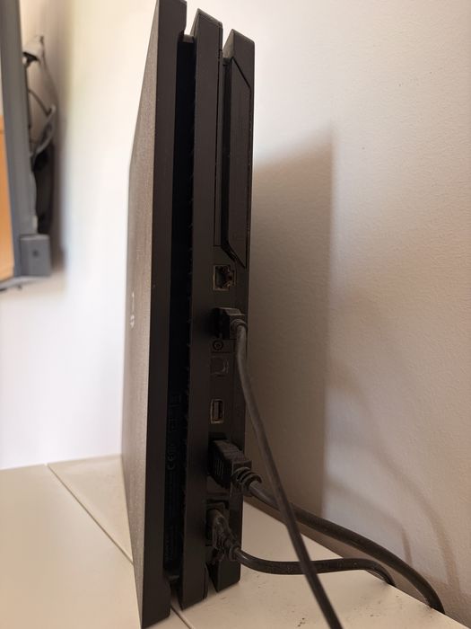 Dias Playstations 4 Pro 1TB