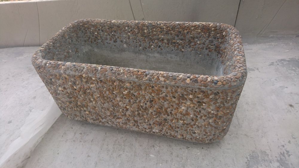 Цветочницы, квітникарки, вазони, урни, плити тротуарні