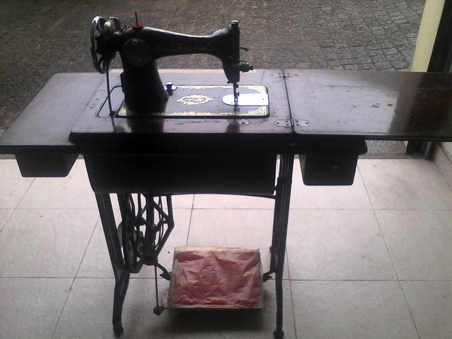 Máquina de costura antiga64739701360385122
