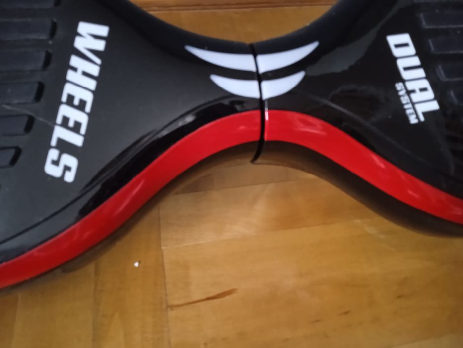 Deskorolka elektryczna Wheels 11 dual czarno-czerwona