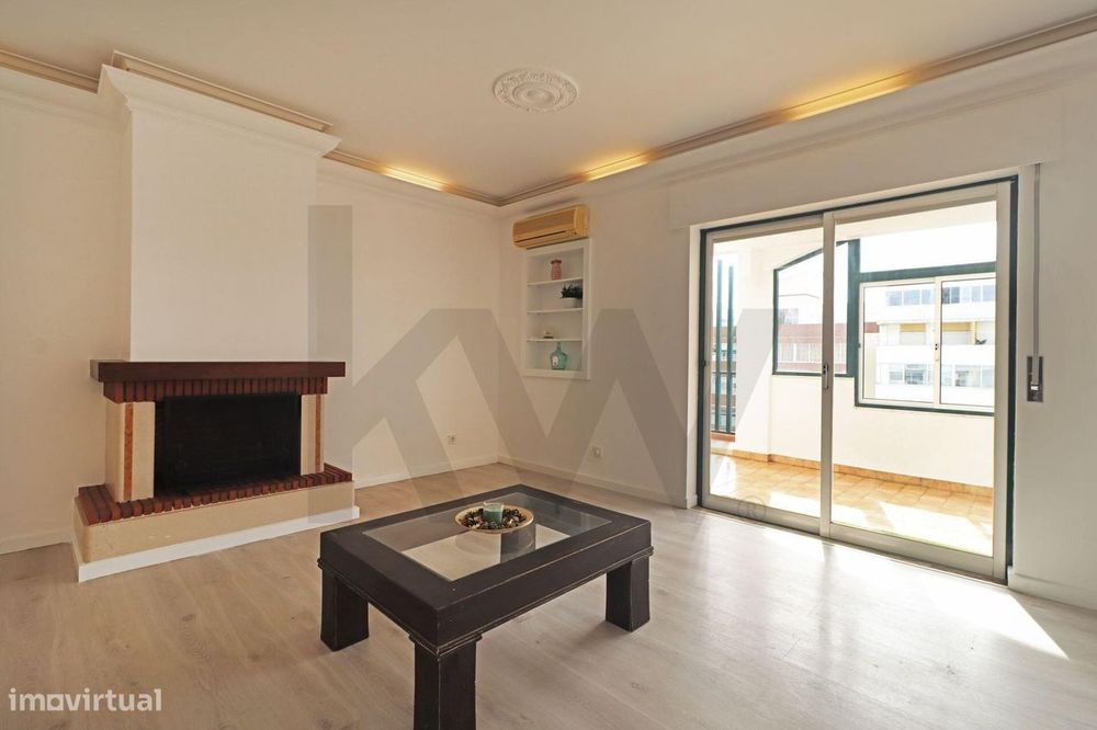 Penthouse T2 com terraço e vista Ria Formosa na Av. 5 de Outubro, Faro