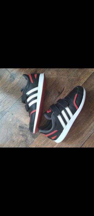 Czarne chłopięce buty adidas na rzepy 33