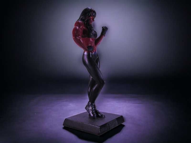 Figura inspirada em Red She-Hulk da Marvel