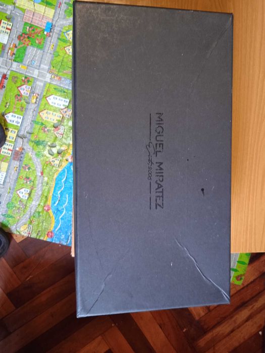 Це взуття я покупав у бутіку,жодного разу їх не взував.