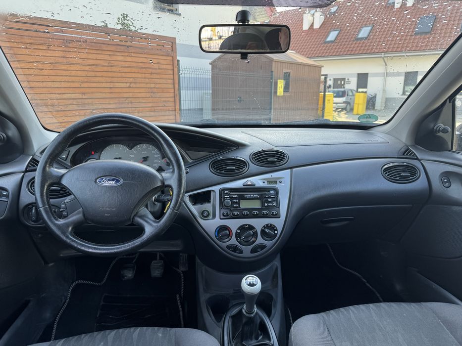Ford focus 1.6 benz niski przebieg bez rdzy2003r