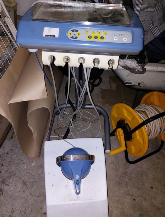 Стоматологічний столик