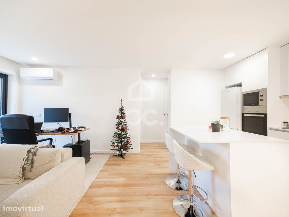 Apartamento T1, semi-novo, em Calendário