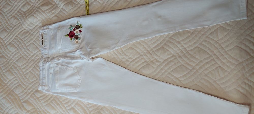 Штани білі вишивка 25 26 або 34