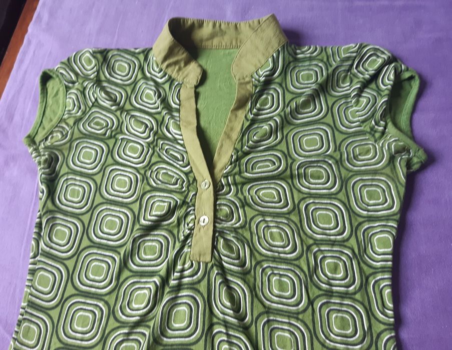 T-Shirt . Túnica. Verde. Vintage. Retro.