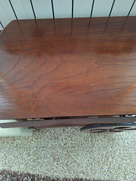 Vendo mini bar em castanho.