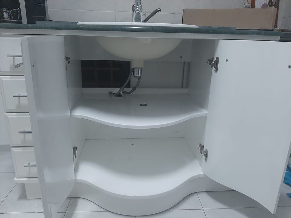 Armário de casa de banho