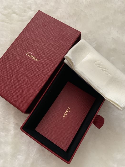 Коробка с паспортом, пыльником Cartier