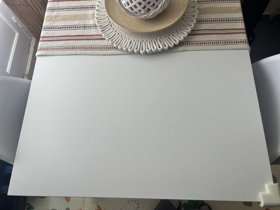 Conjunto mesa e cadeiras